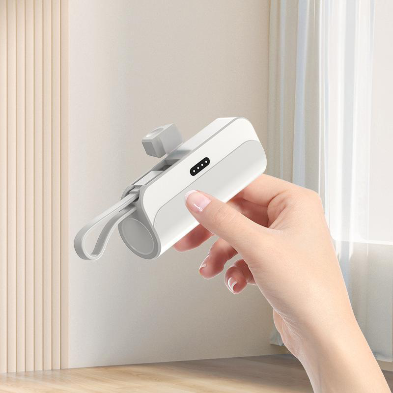 Avelena | Tragbare Powerbank mit hoher Kapazität und eingebauten Kabeln
