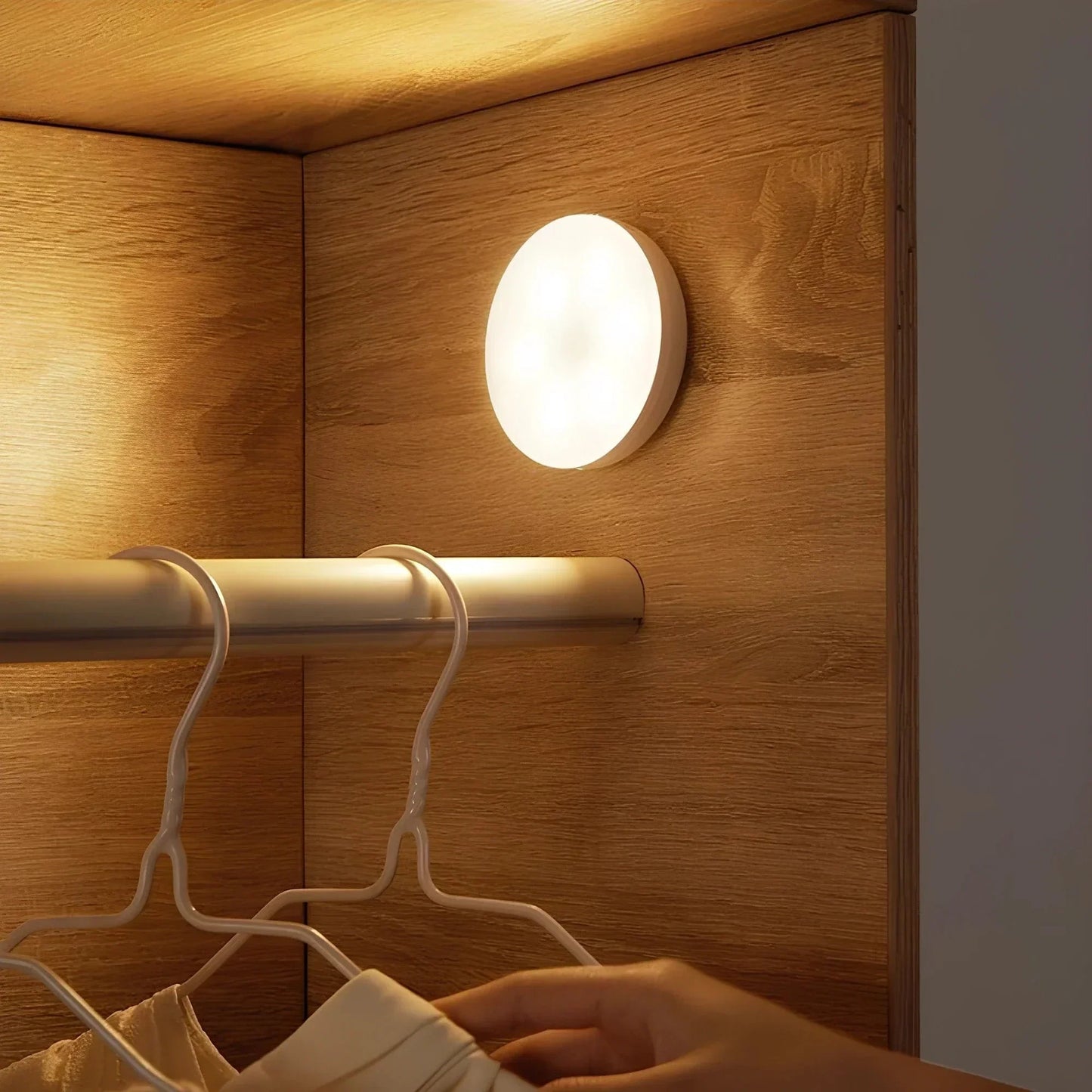 Avelena | Wiederaufladbare Bewegungssensor-LED-Leuchte | Energiesparend, USB-wiederaufladbar und ideal für Flure, Treppen, Garderoben und Schränke