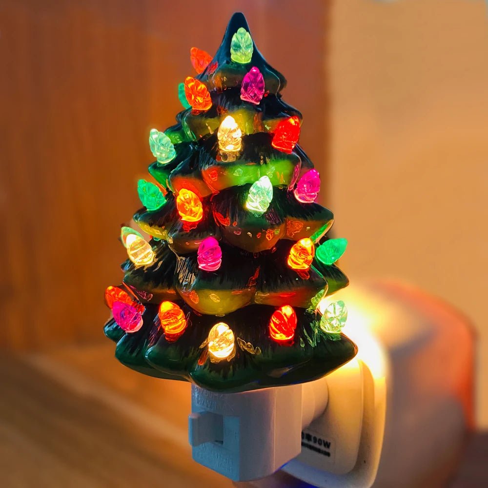 Avelena | Vintage Keramischer Weihnachtsbaum Nachtlicht – Handbemalt Steckerbeleuchtung Feiertagsglanz
