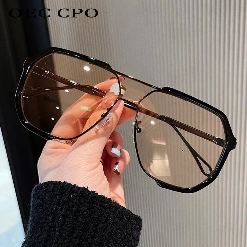 Avelena | VOGUEVIEW SHADES – Übergroße quadratische Sonnenbrille mit UV400 & photochromatischen Linsen