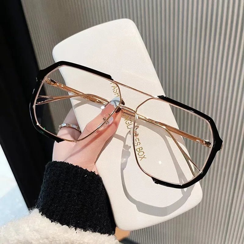 Avelena | VOGUEVIEW SHADES – Übergroße quadratische Sonnenbrille mit UV400 & photochromatischen Linsen