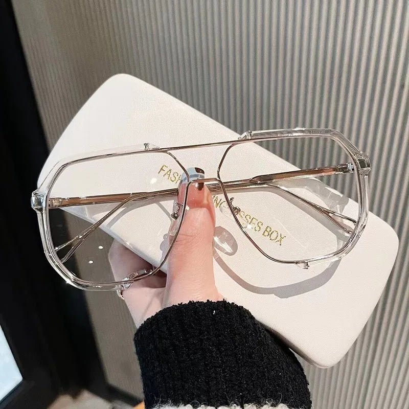 Avelena | VOGUEVIEW SHADES – Übergroße quadratische Sonnenbrille mit UV400 & photochromatischen Linsen