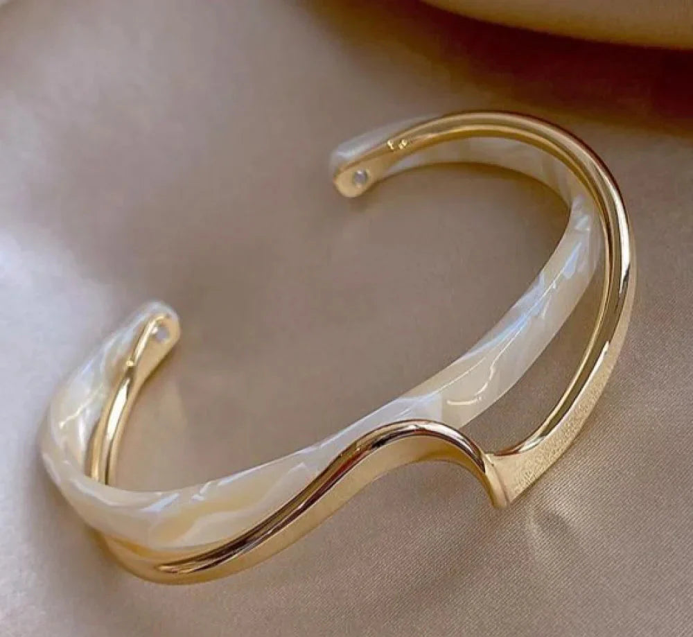 Avelena | Weißer Opal Eleganter Goldener Armband