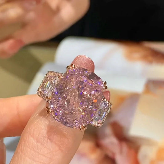 Avelena | Drei Stein brillantgeschliffener Pink Ring