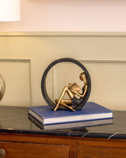 Avelena | Lesendes Mädchen Statue