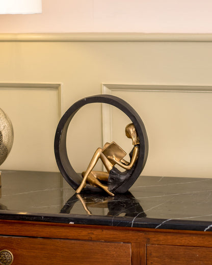 Avelena | Lesendes Mädchen Statue