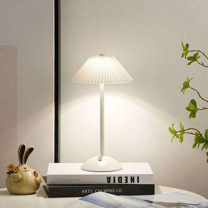 Avelena | Zeitgenössische skandinavische wiederaufladbare Eisenstoff konische plissierte LED-Tischlampe für Nachttisch