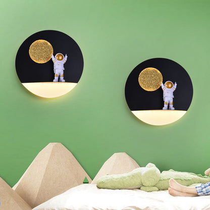 Avelena | Zeitgenössische kreative Eisenharz runde Astronaut LED Wandleuchte Lampe für Schlafzimmer