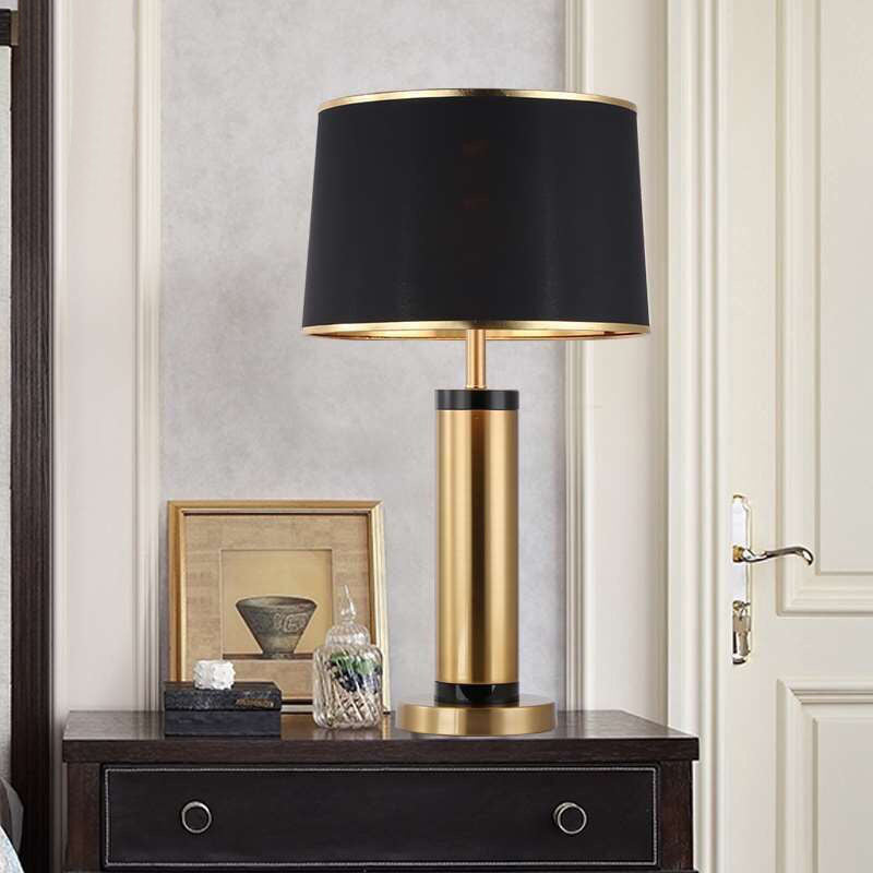 Avelena | Moderne Übergangs-Zylinder-Eisen-Stoff 1-Lampe Tischlampe für das Wohnzimmer