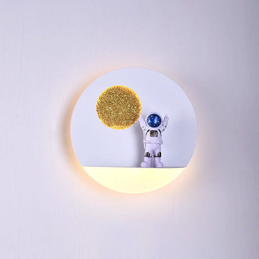 Avelena | Zeitgenössische kreative Eisenharz runde Astronaut LED Wandleuchte Lampe für Schlafzimmer