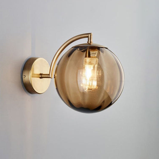 Avelena | Zeitgenössische skandinavische runde Kugel Eisen Glas 1-Licht Wandlampe für Wohnzimmer