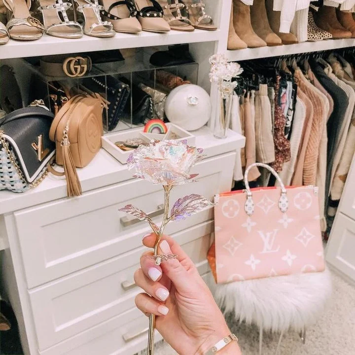 Avelena | Limited Edition Galaxy Rose - mit Ständer und Geschenkbox