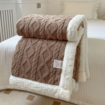 Avelena | CozyNest - Wendbare Fleece-Decke für Herbst und Winter