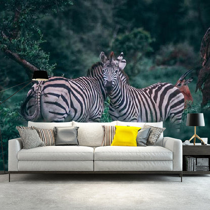 Avelena | Vollmodernes Wandmural-Wandtattoo In Grün Doppelte Zebras Wandbekleidung, Personalisierte Größe Verfügbar