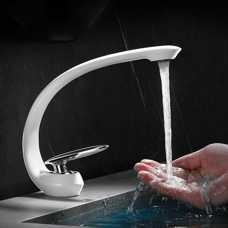 Avelena | Einzigartiger Badezimmer Wasserfallauslauf Messing Waschbeckenarmatur