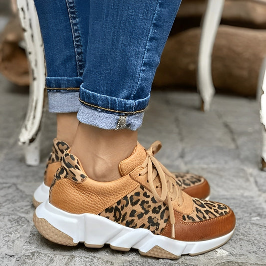 Klobige Leoparden-Turnschuhe