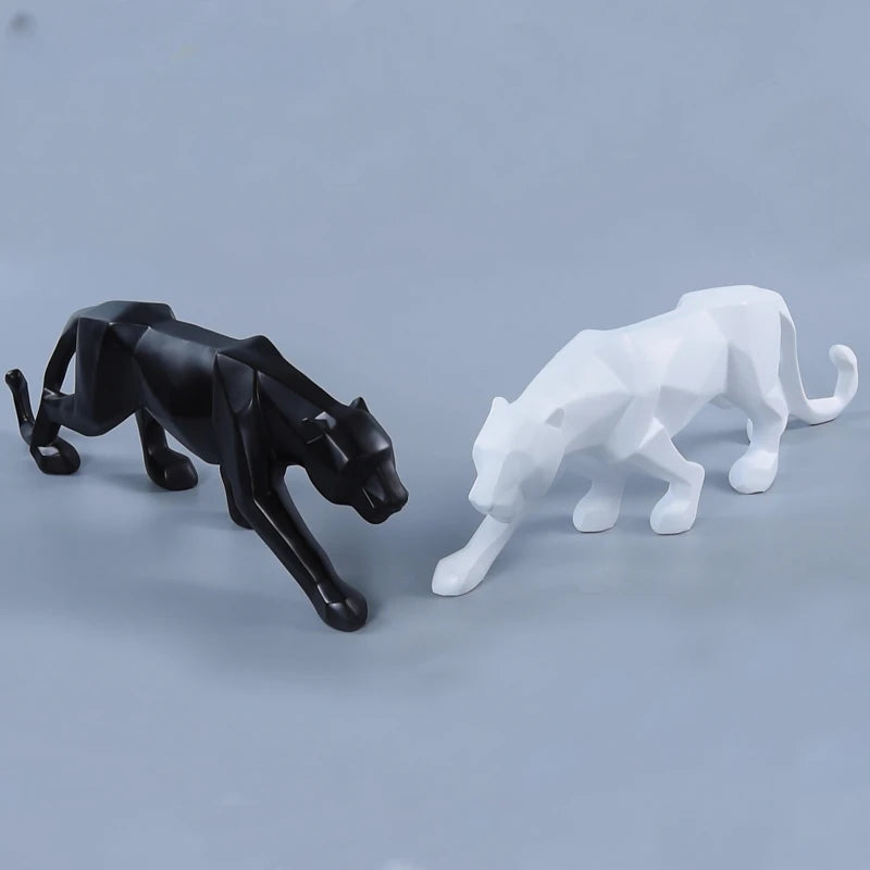 Avelena | Strenges Schwarz-Weiß Panther Figuren