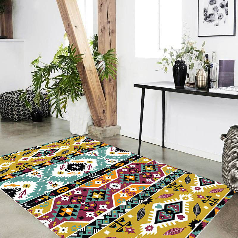 Avelena | Gestreifter geometrischer indischer Tribal-Teppich mit botanischen Motiven und Schleifen, polyesterbeschichteter, fleckenresistenter Teppich in Gelb und Grün