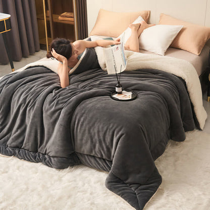 Avelena | Einfarbige dicke doppelseitige Samt-Würfeldecke