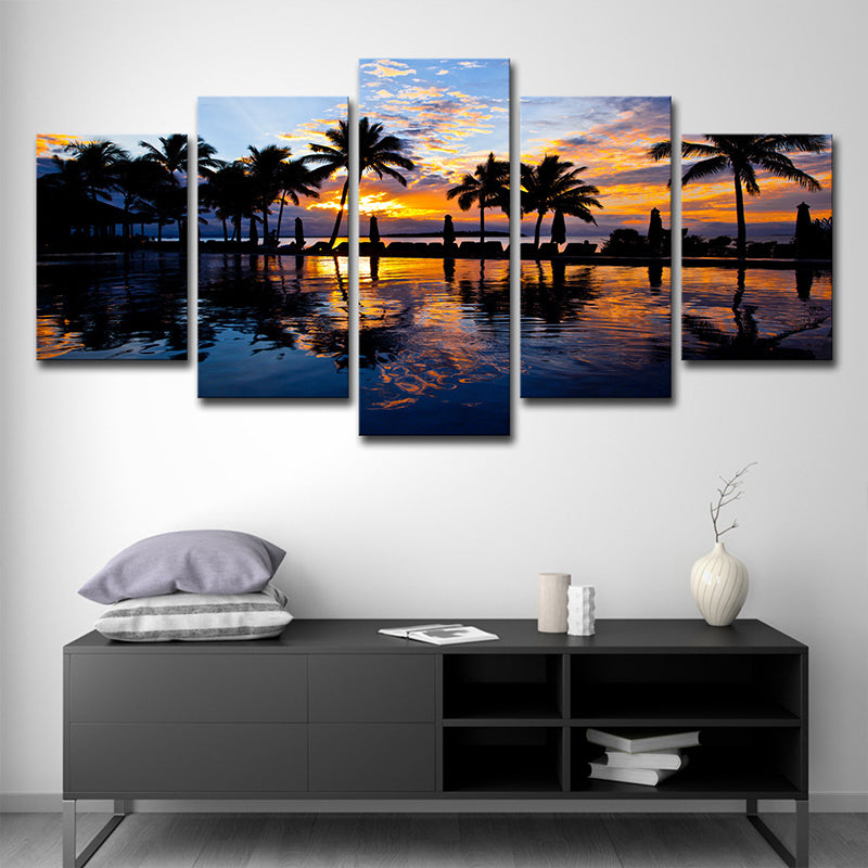 Avelena | Tropix Sunset Glow Wandkunst Druck in Orange Palmen und Swimmingpool Leinwand für Raum