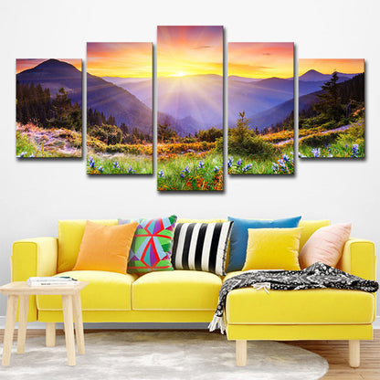 Avelena | Country Blossom Flower Wanddekoration Gold Sonnenstrahlen Über Berglandschaft Leinwandkunst