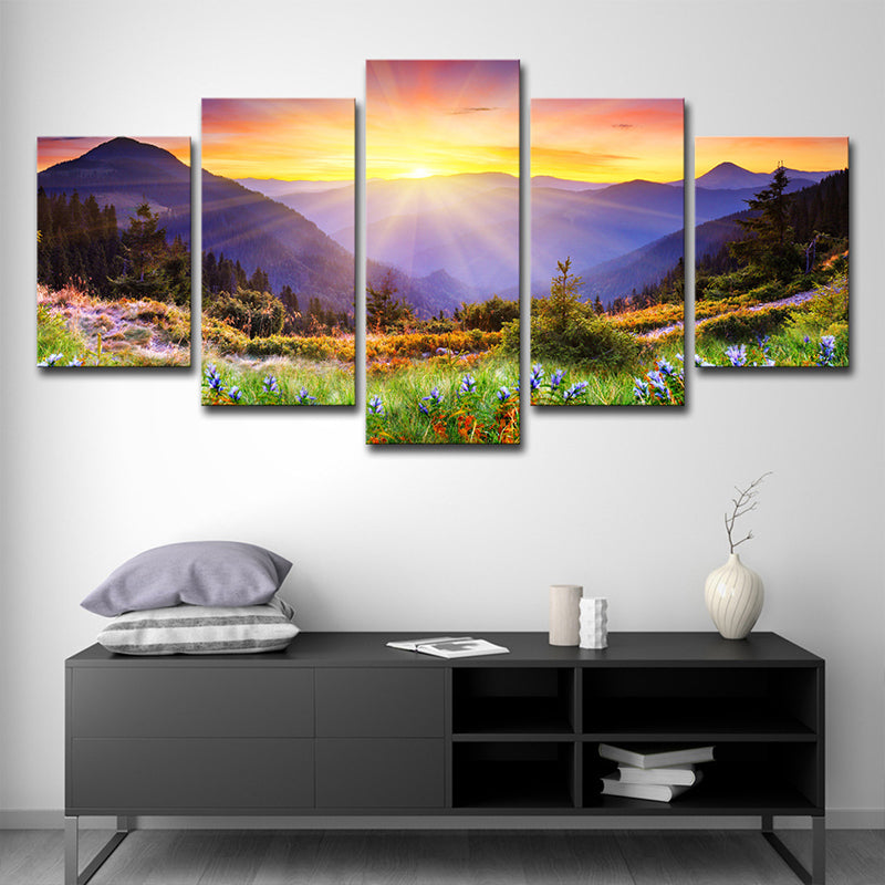 Avelena | Country Blossom Flower Wanddekoration Gold Sonnenstrahlen Über Berglandschaft Leinwandkunst