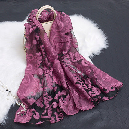 Avelena | Seidenschal mit Schnittblumen hohlem Motiv