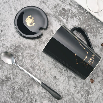 Avelena | 12 Tierkreiszeichen Schwarze Keramiktasse mit Deckel Löffel