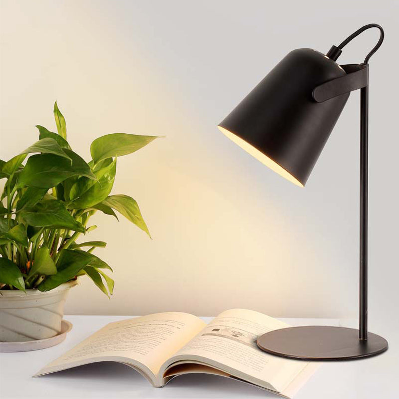 Avelena | Verstellbare Barre Shade Schreibtischlampe Macaron Stil Metallisch 1 Licht Schlafzimmer Stehlampe Schreibtischlicht In Schwarz/Grau