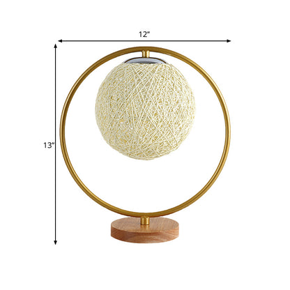 Avelena | Beige/Rot Sphere Schreibtischlampe Minimalismus Einfacher Kopf Stoff Nachttischbeleuchtung mit Rundem Rahmen Design