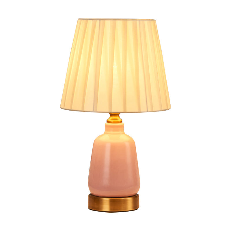 Avelena | 1 Kopf Schlafzimmer Nachttischlampe Einfacher Stil Rosa Schreibtischlampe mit Kegelförmigem Faltenstoff/Stoffschirm