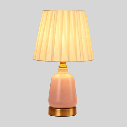 Avelena | 1 Kopf Schlafzimmer Nachttischlampe Einfacher Stil Rosa Schreibtischlampe mit Kegelförmigem Faltenstoff/Stoffschirm