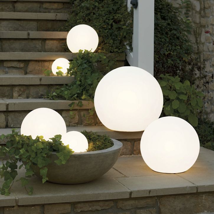Avelena | Wetterfestes Kugelförmiges LED Gartenlicht mit 16 Farben und Fernbedienung - Perfekt für Garten, Veranda & Party