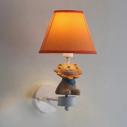 Avelena | Schöne Tier Wandleuchte mit Konischem Schirm Holz 1 Kopf Wandlicht für Flur Eingang
