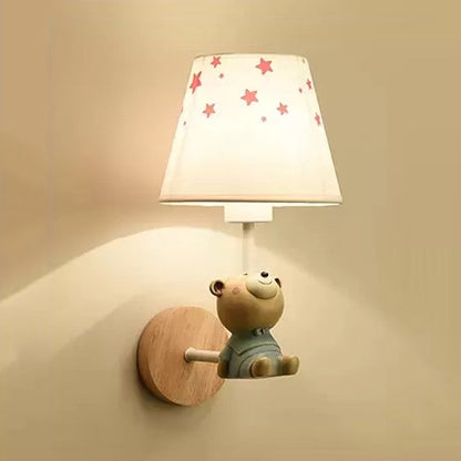 Avelena | Zeitgenössische Wandleuchte mit Konischer Shade Einzelne Licht Holz Wandlampe mit Tier für Teenager