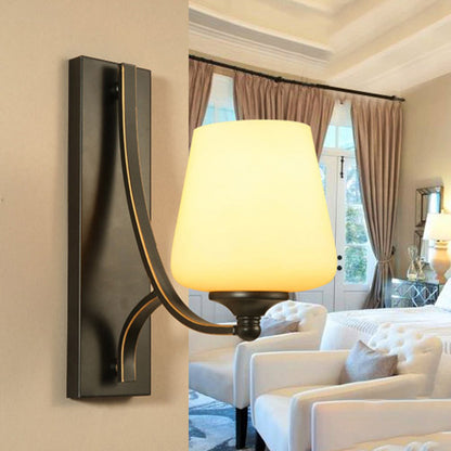 Avelena | Traditionelle Schmalwandlampe 1 Glühbirne Mattweiß Glas Wand Sconce Lampe In Schwarz für Schlafzimmer