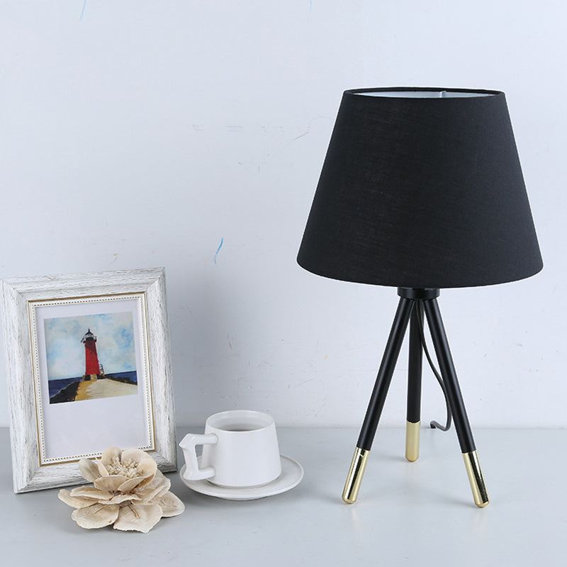 Avelena | Empire Shade Tripod Nachtlampe Nordischer Stil Stoff Einfach Schwarz/Weiß Tisch Stativ Licht