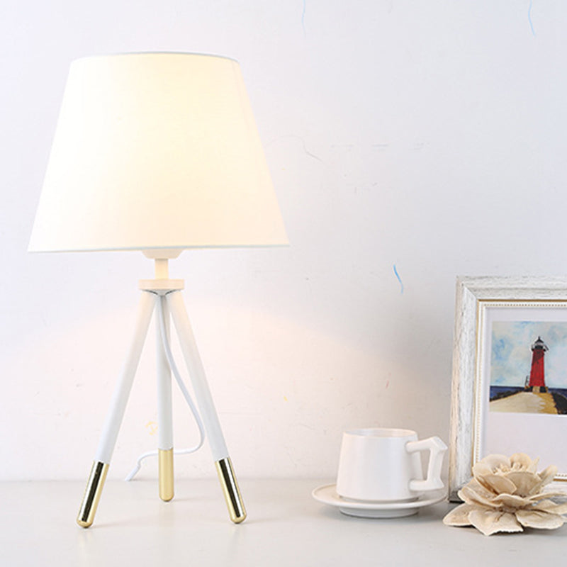 Avelena | Empire Shade Tripod Nachtlampe Nordischer Stil Stoff Einfach Schwarz/Weiß Tisch Stativ Licht