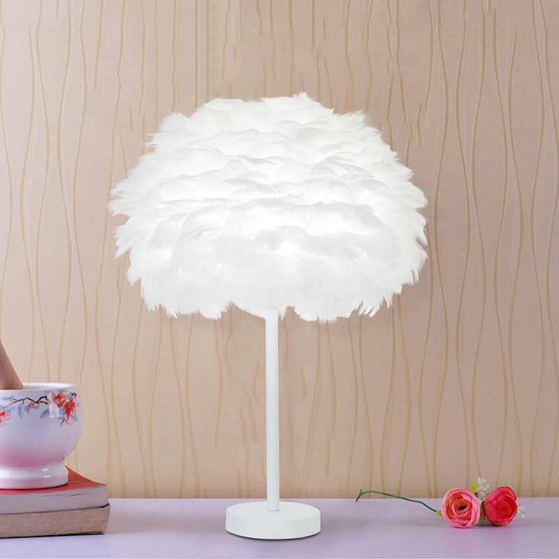 Avelena | Gemachte Feder Nachttischlampe Minimalistisch 1-Kopf Weiß Oval Tischbeleuchtung, 12 /16 Breite