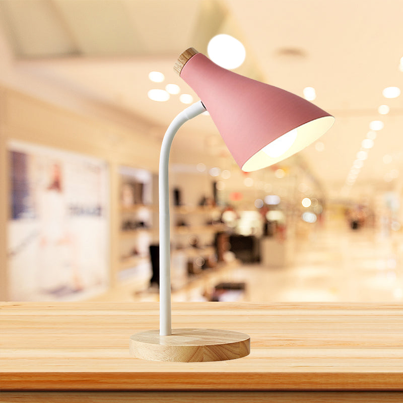Avelena | Metall Horn Bildschirm Leselampe Erwachsene Schlafzimmer 1 Glühbirne Nordische Schreibtischlampe mit Steckerleitung
