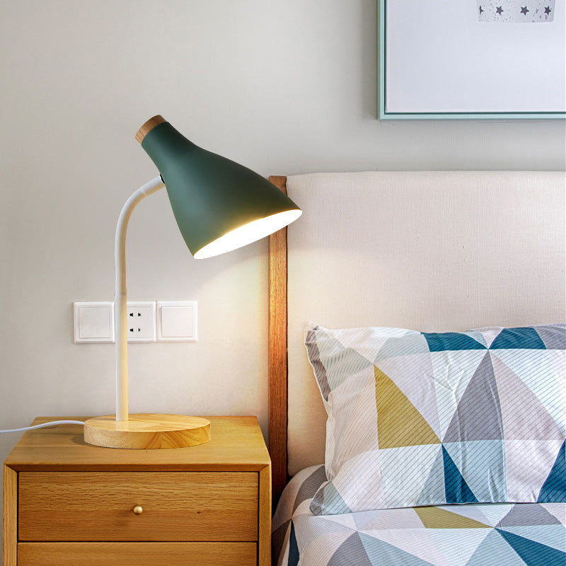 Avelena | Metall Horn Bildschirm Leselampe Erwachsene Schlafzimmer 1 Glühbirne Nordische Schreibtischlampe mit Steckerleitung