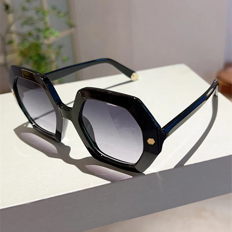 Avelena | Trendy Oversized Sonnenbrillen für Frauen