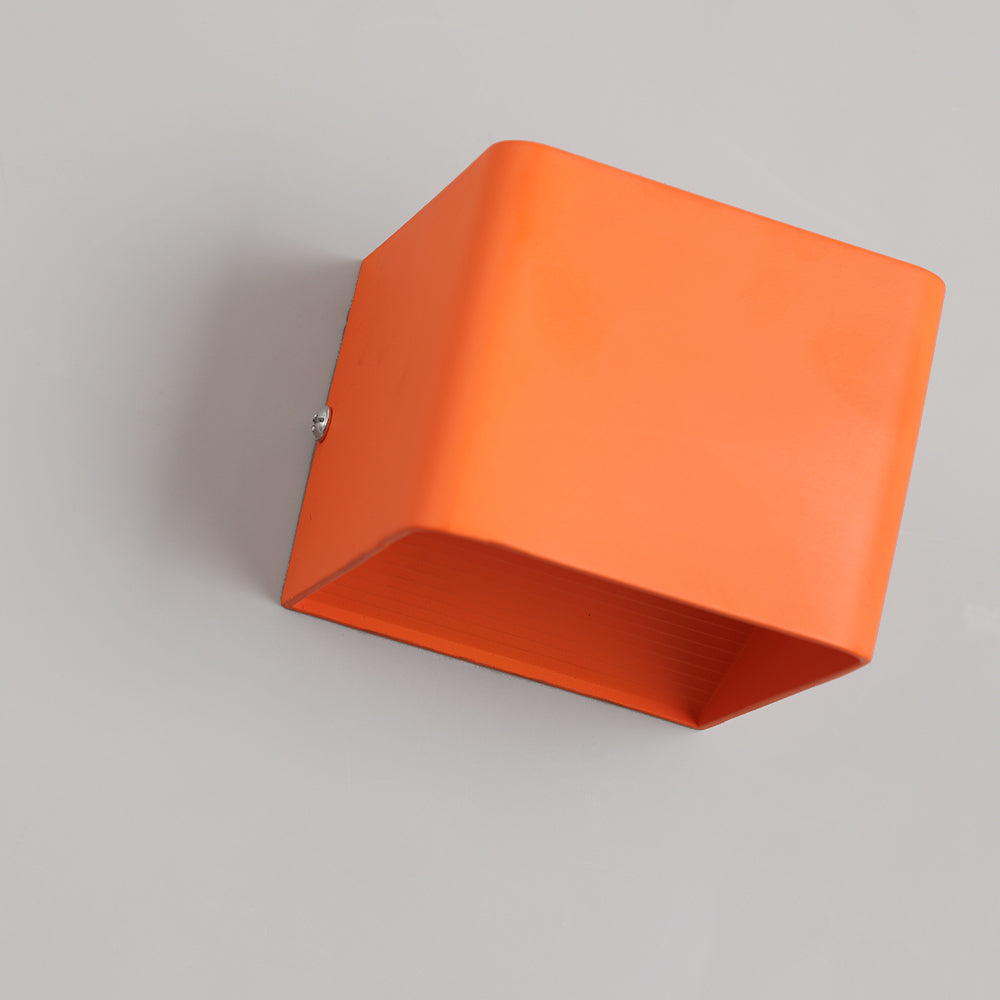 Avelena | OrrSquare – Moderne quadratische Wandleuchte für stilvolle Beleuchtung