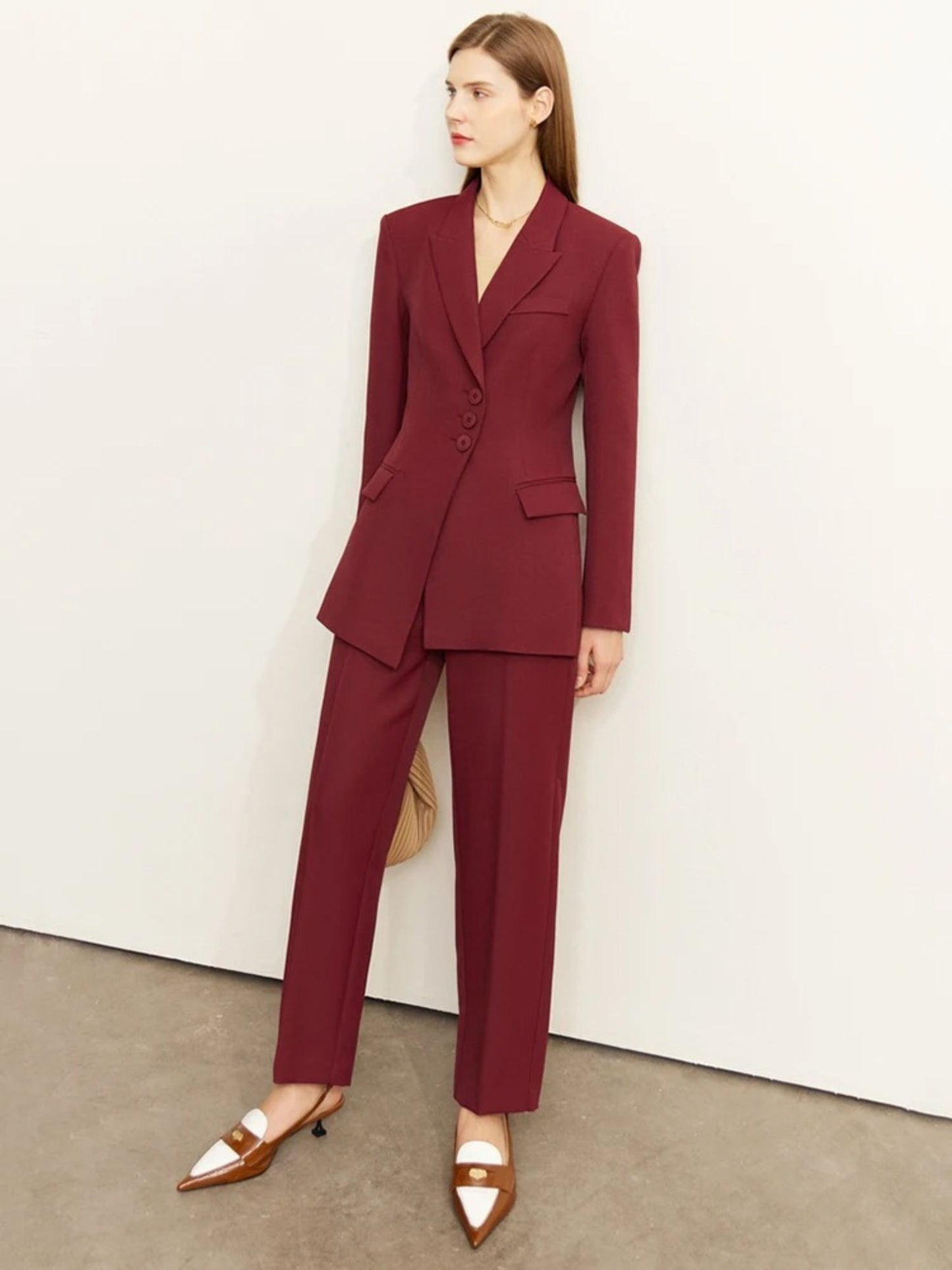 Minimalistischer Blazer und Hochgeschnittene Tapered-Hose im Set