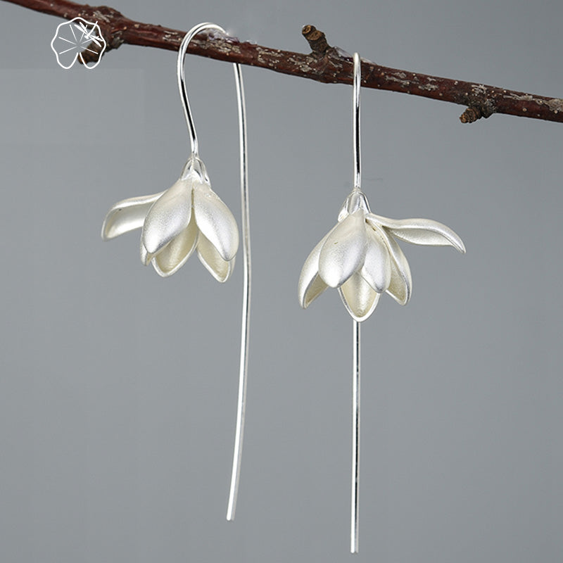 Avelena | 18K Gold elegante Magnolienblüten Ohrringe mit Anhänger