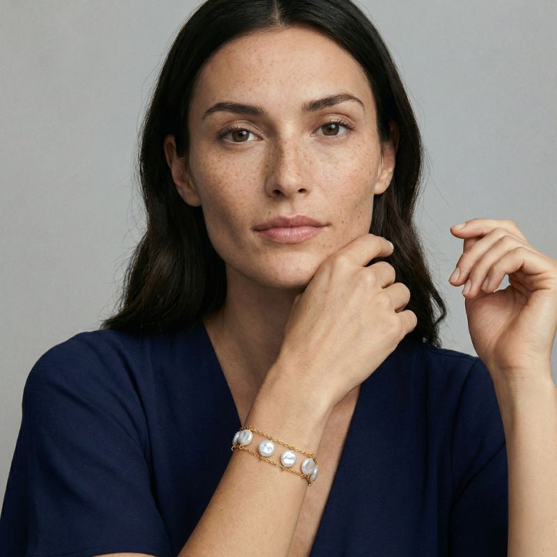 Damen Doppelreihiges Perlenarmband mit Goldfarbener Kette | Shop Nory