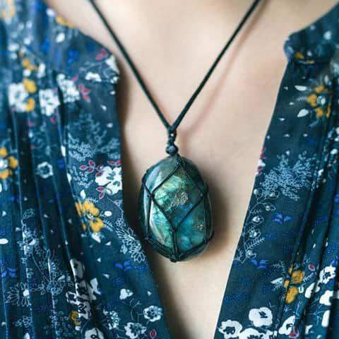 Avelena | DragonHeart Halskette – Mystisches Labradorit Schmuck