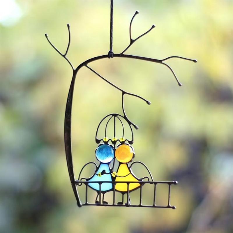Avelena | Buntglas Sonnenscheinfänger – Handgemaltes hängendes Engel-Fensterschmuckstück