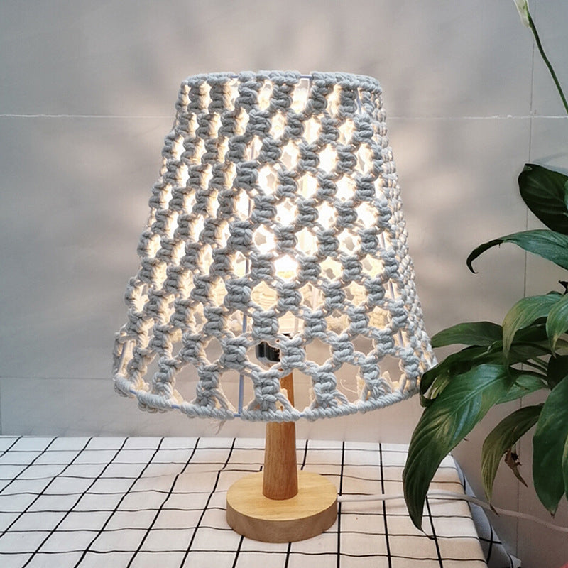 Avelena | Handgefertigte Kegel Schlafzimmer Nachttischlampe Dorf Tau 1-Licht Gelbe Nachttischlampe mit Holzbasis