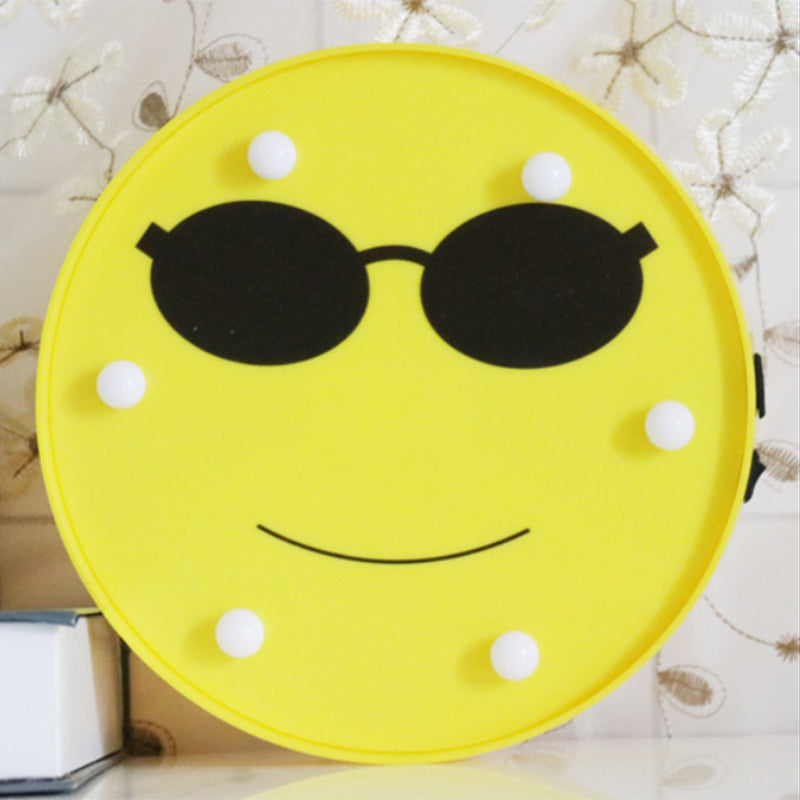 Avelena | Lustige Emoji Ausdruck Wandlampe Modernist Kunststoff Batterie Led Gelb Nachttischlampe